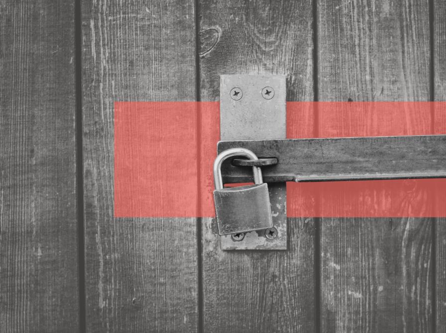 Billede af hængelås i forbindelse med forbudte bøger