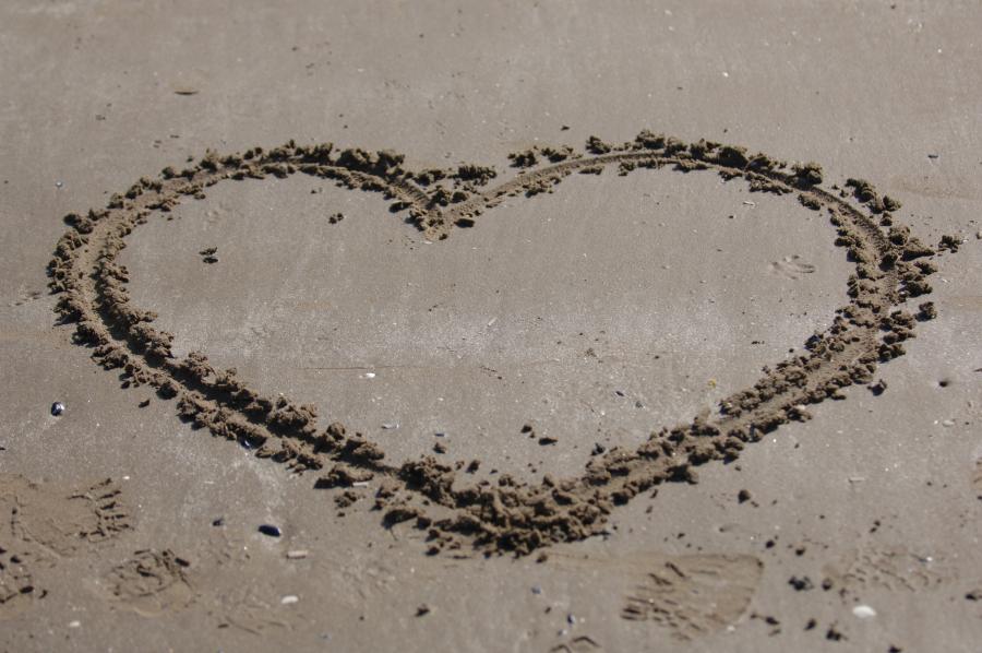 Et hjerte i sandet